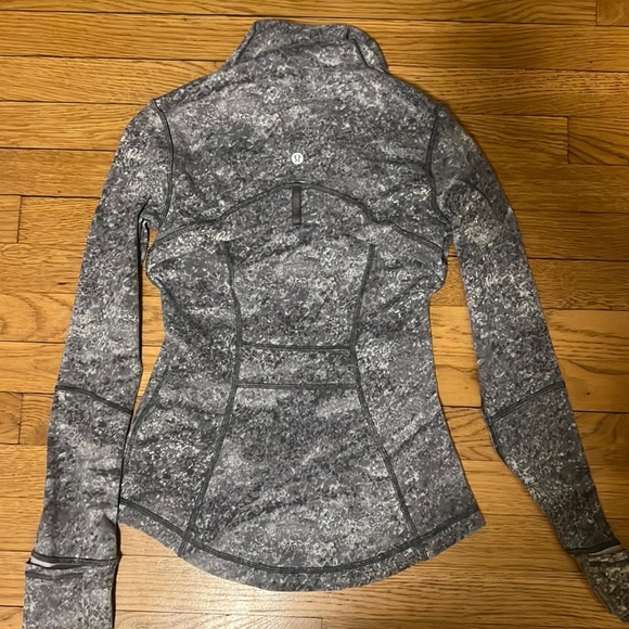Lululemon Define Jacket: size 4, barely worn, greyish white speckled - Picture 3 of 3